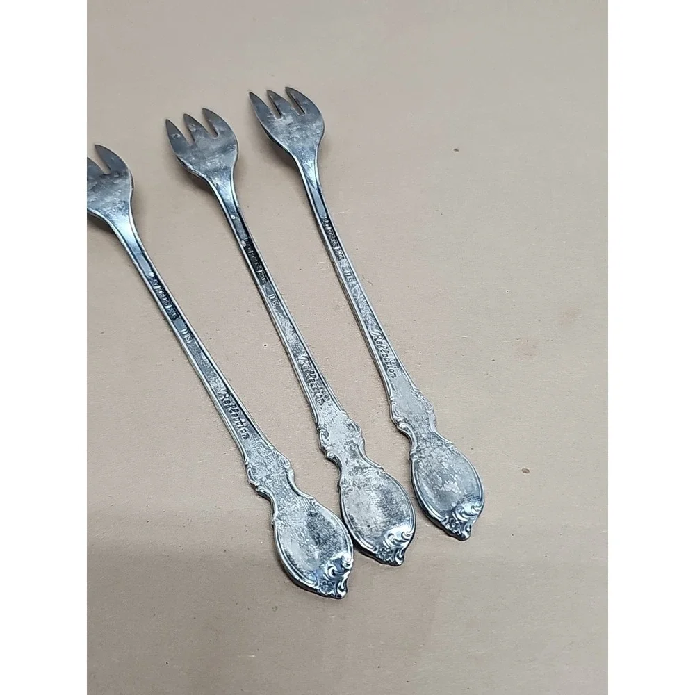 Wm. Rogers‎ Mfg 3 VTG Reflection Silverplate Cocktail Forks 5.5